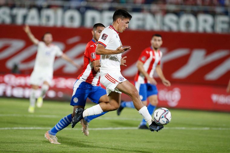 Chile venció a Paraguay en el debut de Barros Schelotto como entrenador.
