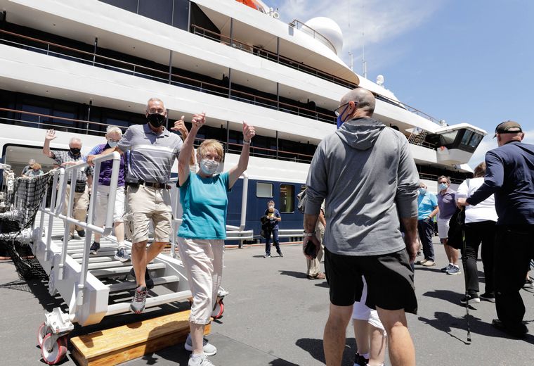 FOTO: Llegó el primer crucero con turistas del exterior desde la pandemia.