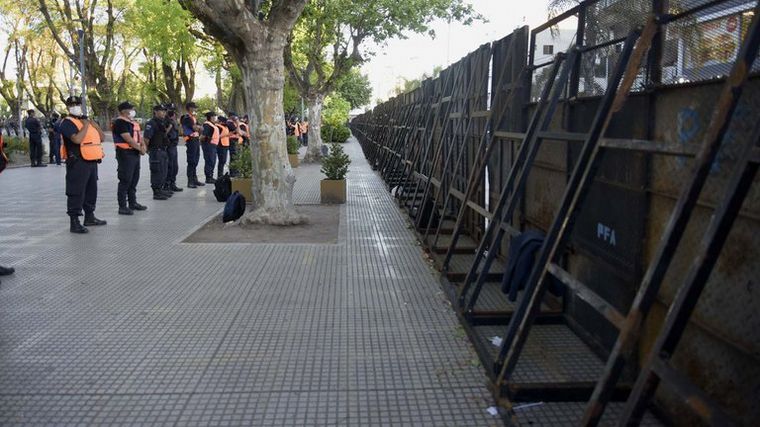 FOTO: Multitudinaria marcha por el kiosquero asesinado en La Matanza (Gustavo Gavotti)