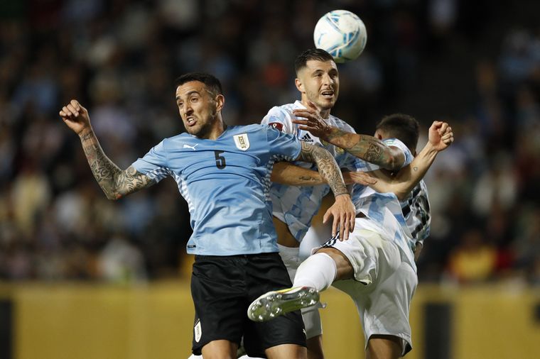FOTO: Argentina venció con lo justo a Uruguay.