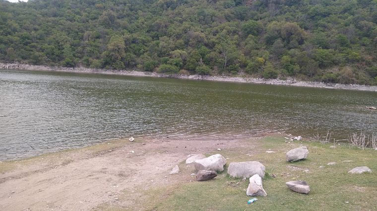 Advierten peligro y falta de control en dique La Quebrada