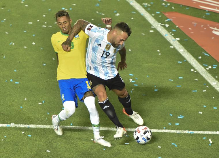 Otamendi pegó un codazo en el partido contra Brasil