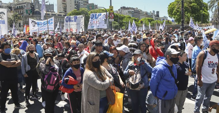 Miles de personas llegaron hasta Plaza de Mayo para celebrar el Día de la Militancia