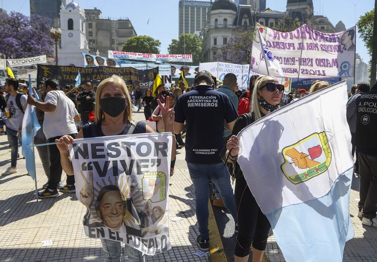 Miles de personas llegaron hasta Plaza de Mayo para celebrar el Día de la Militancia