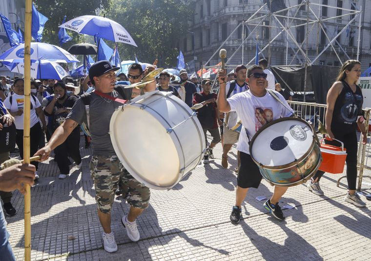 FOTO: Miles de personas llegaron hasta Plaza de Mayo para celebrar el Día de la Militancia