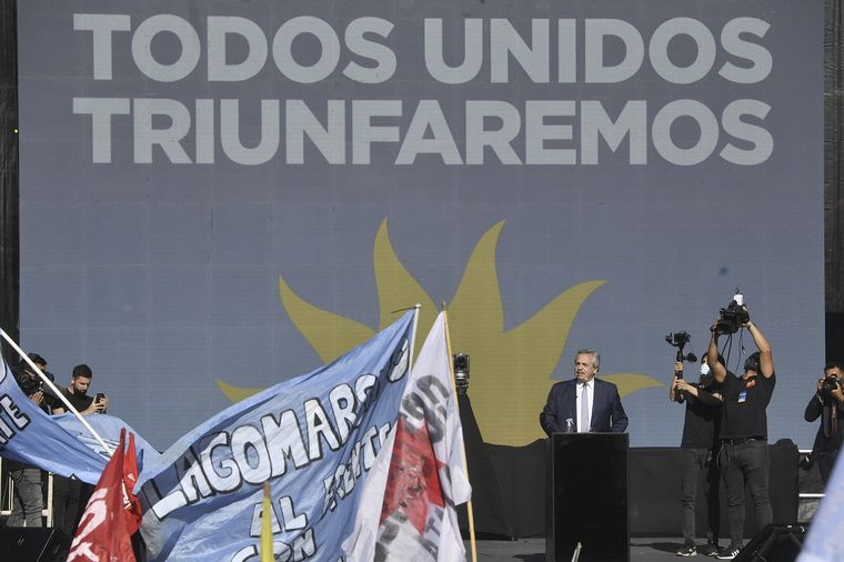 Miles de personas llegaron hasta Plaza de Mayo para celebrar el Día de la Militancia