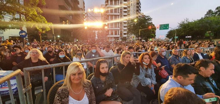 El Desfile Real llena de glamour el Parque Sarmiento.