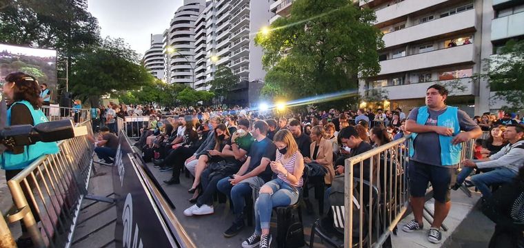 El Desfile Real llena de glamour el Parque Sarmiento.