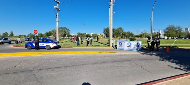 Un ciclista chocó con un camión y murió (Foto: Luciano Ferrari - Telefe)