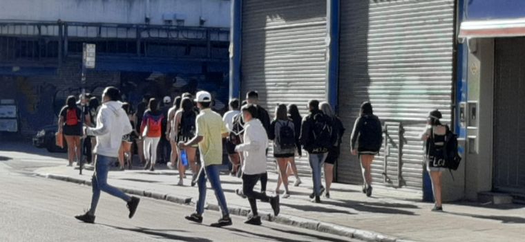 Estudiantes secundarios se adueñan de las calles rosarinas
