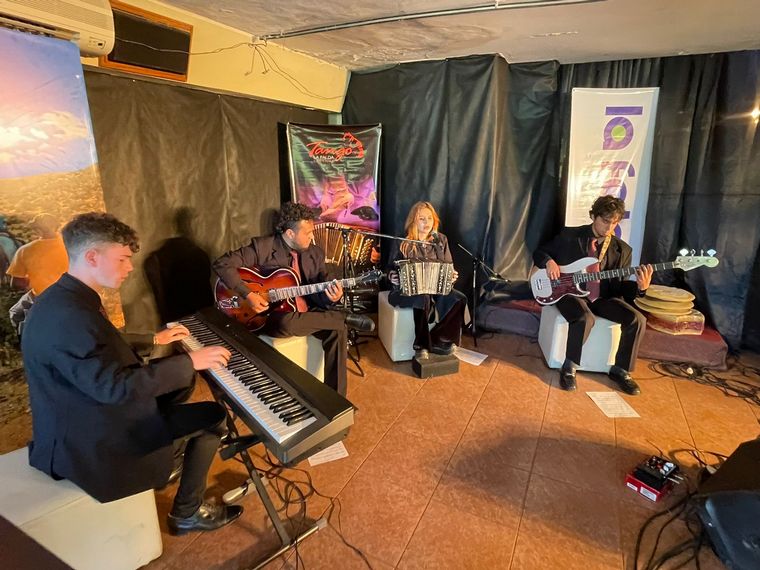 Contramano Tango 4 presentó su música en Siempre Juntos