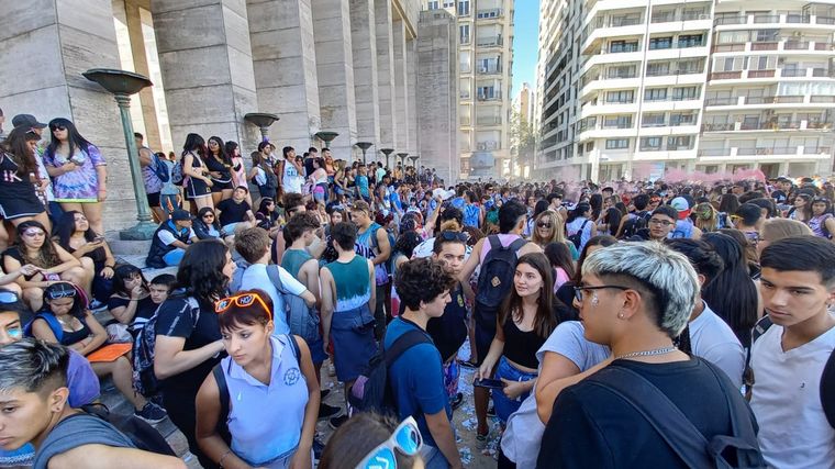 Estudiantes secundarios se adueñan de las calles rosarinas