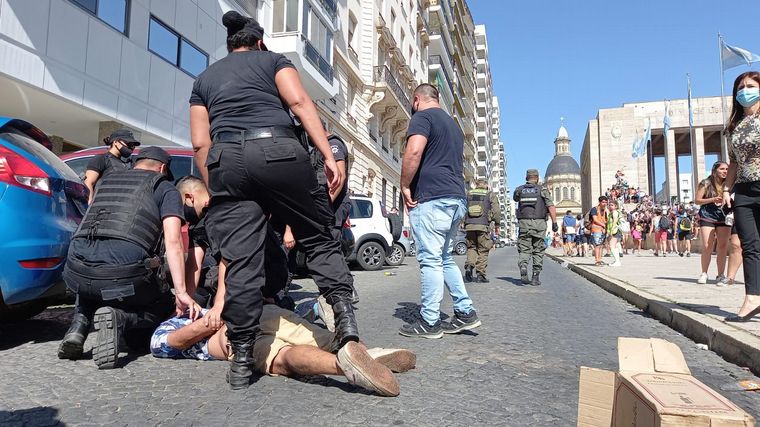 Estudiantes secundarios se adueñan de las calles rosarinas