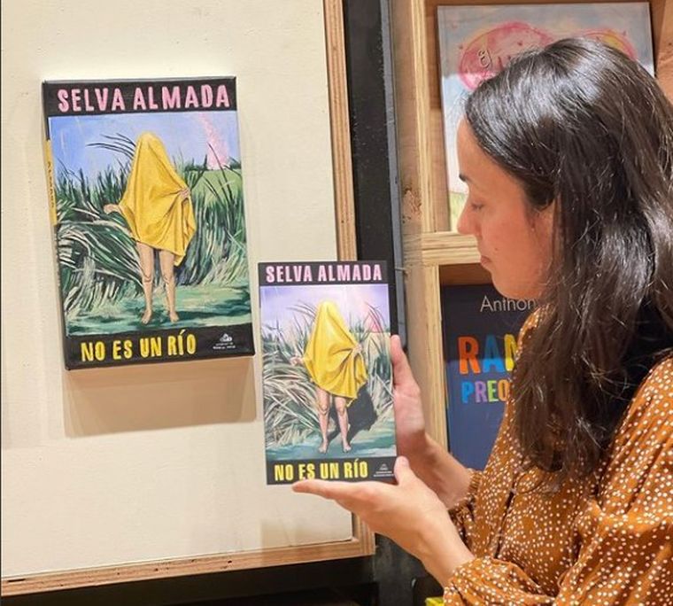 Una librería de Córdoba convirtió libros en obras de arte