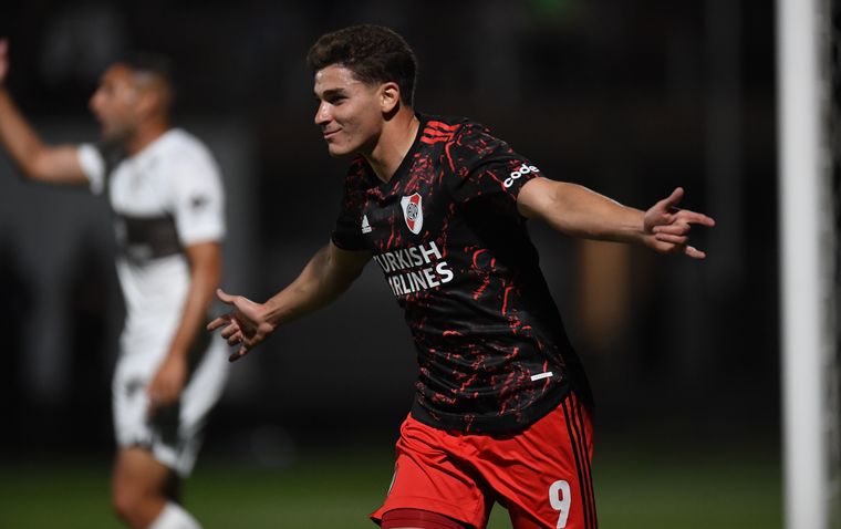 Julián Álvarez marcó el primer tanto del 