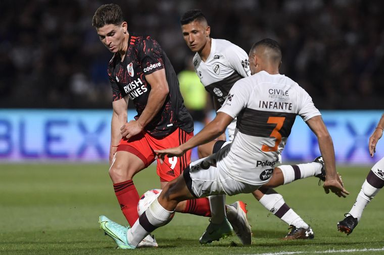 Julián Álvarez es el goleador del campeonato con 16 goles.