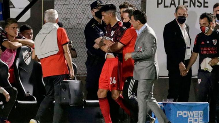 FOTO: Enzo Pérez sufrió una luxación en el codo y se perderá lo que resta del torneo.