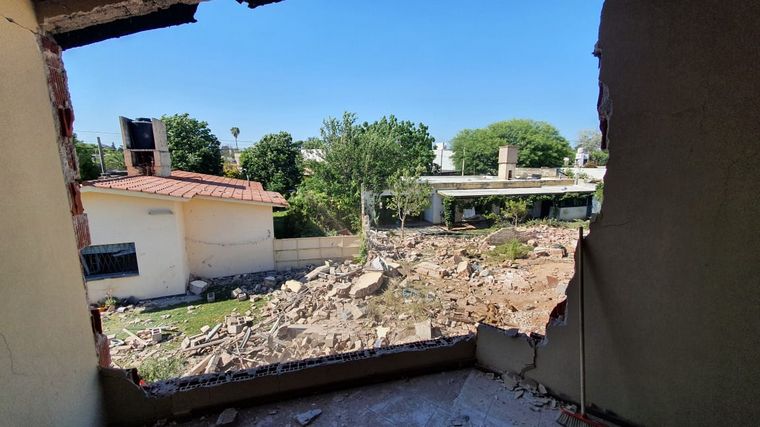 Reducida a escombros, así quedó la casa tras la explosión en barrio Marqués.