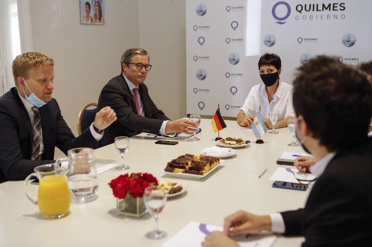 FOTO: El embajador de Alemania se reunió con la intendenta de Quilmes, Mayra Mendoza.