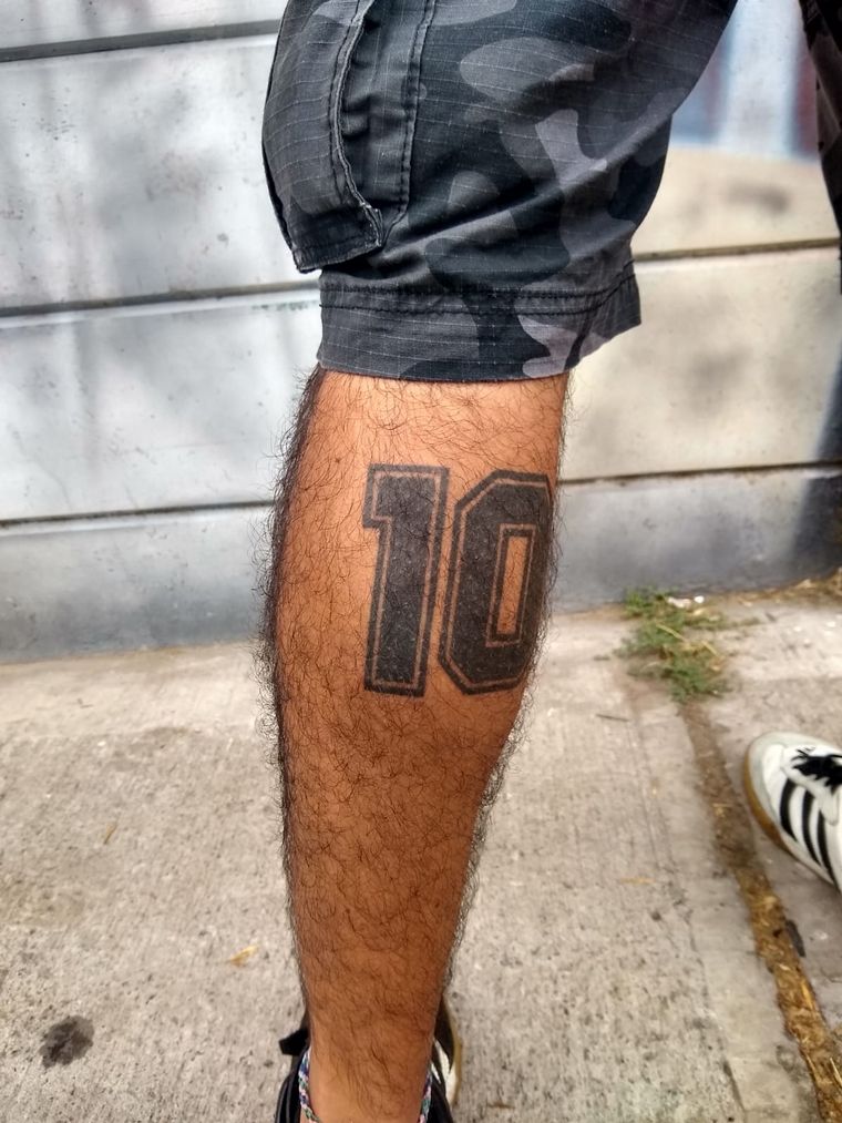 Es de Guatemala y viajó a Argentina para homenajear a Diego