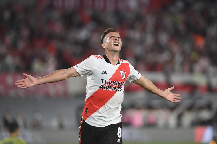 River Plate , que enfrenta a Racing por la 22da. fecha del torneo de la Liga Profesio