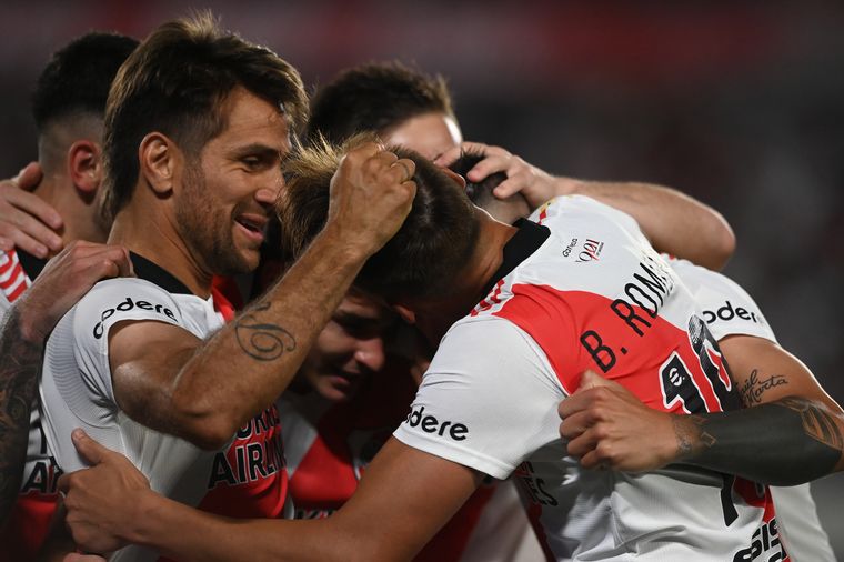 River goleó a Racing y es campeón de la Liga Profesional.