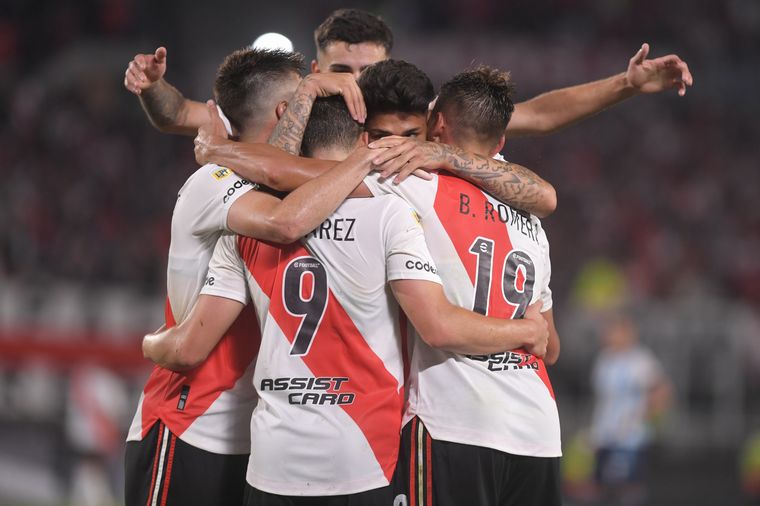 Las postales de una noche soñada en el Monumental.