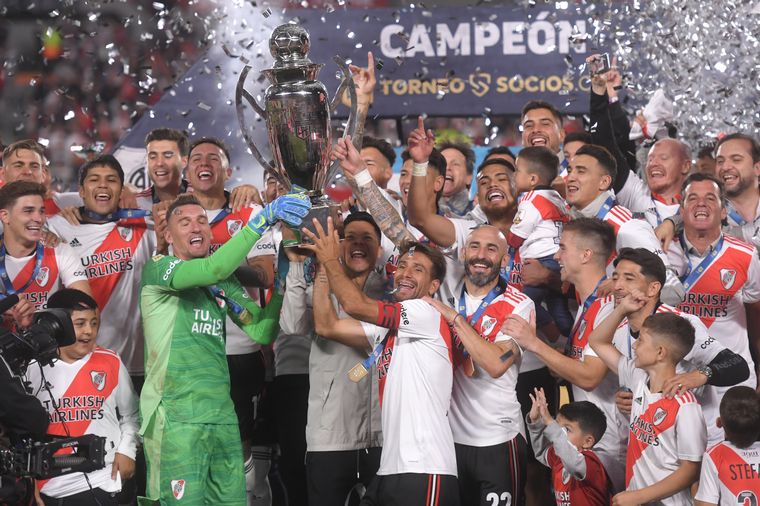 FOTO: River se consagró campeón del fútbol argentino luego de siete años.