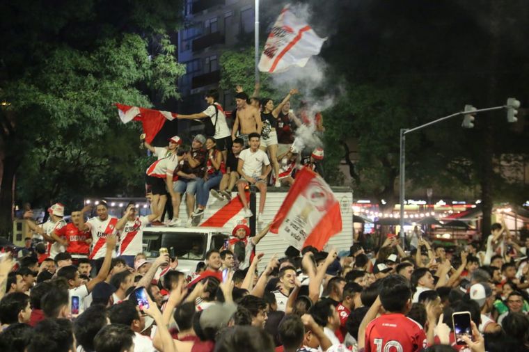 FOTO: River gritó campeón y los hinchas lo festejaron en Córdoba.