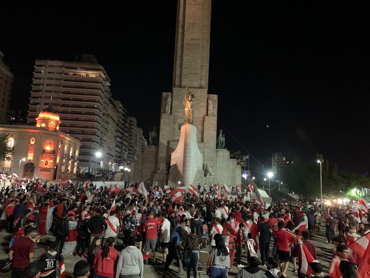 AUDIO: Festejos de hinchas de River en el Obelisco y Patio Olmos