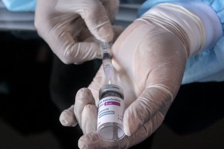 FOTO: Científico consideró factible desarrollar una nueva vacuna contra variante Ómicron