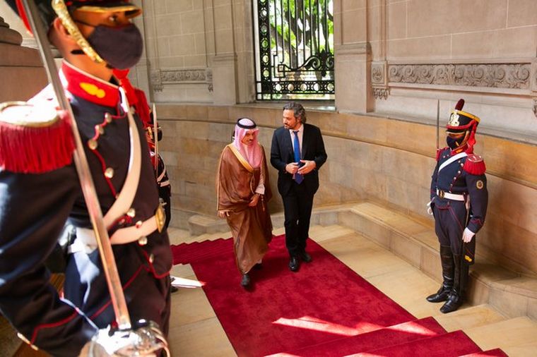 Santiago Cafiero se reunió con el Príncipe de Arabia Saudita