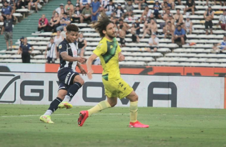 FOTO: Talleres venció a Aldosivi por 2-0 en el estadio Kempes.