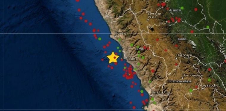 FOTO: Un fuerte sismo sacudió a Lima y una zona costera de Perú