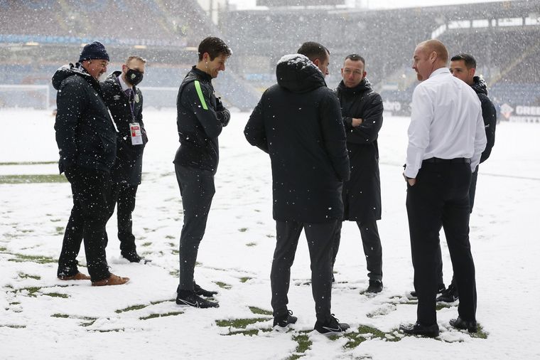 FOTO: Suspenden el partido de Tottenham en la Premier por la nieve 