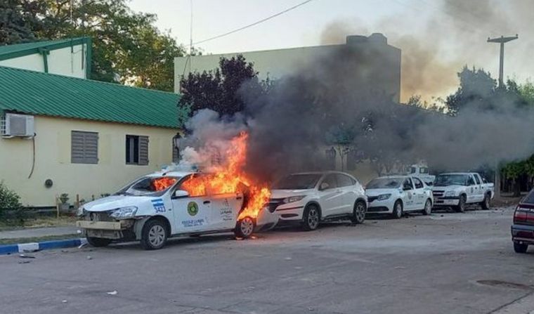 Serios incidentes se produjeron en la comisaría sexta de la ciudad de Santa Rosa. 