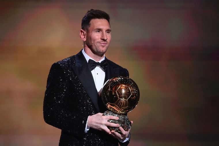 FOTO: Lionel Messi, con su séptimo Balón de Oro.