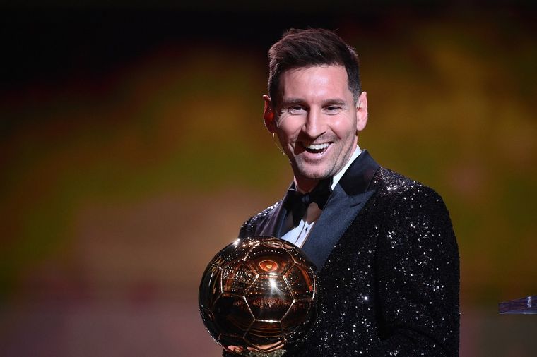 FOTO: Lionel Messi, con su séptimo Balón de Oro.