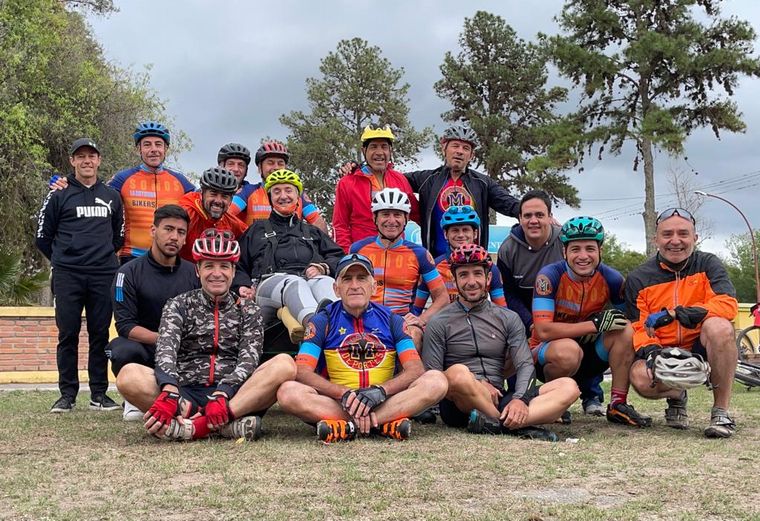 Daniel pudo volver a andar bicicleta adaptada por primera vez tras su caída.