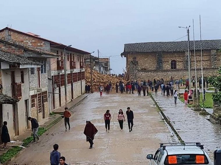 FOTO: Más de 2.400 damnificados por el terremoto en Perú.