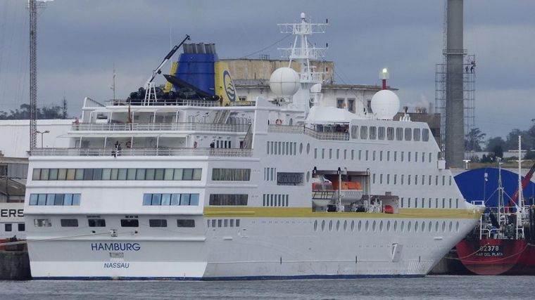 FOTO: Puerto Madryn rechazó el ingreso del crucero (Foto: @Matiasmantega)