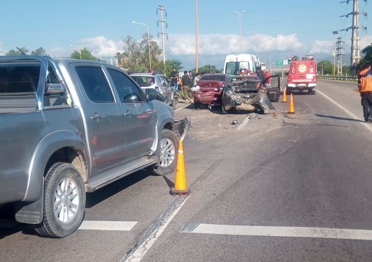 FOTO: 22 vehículos protagonizaron un accidente en Jujuy.