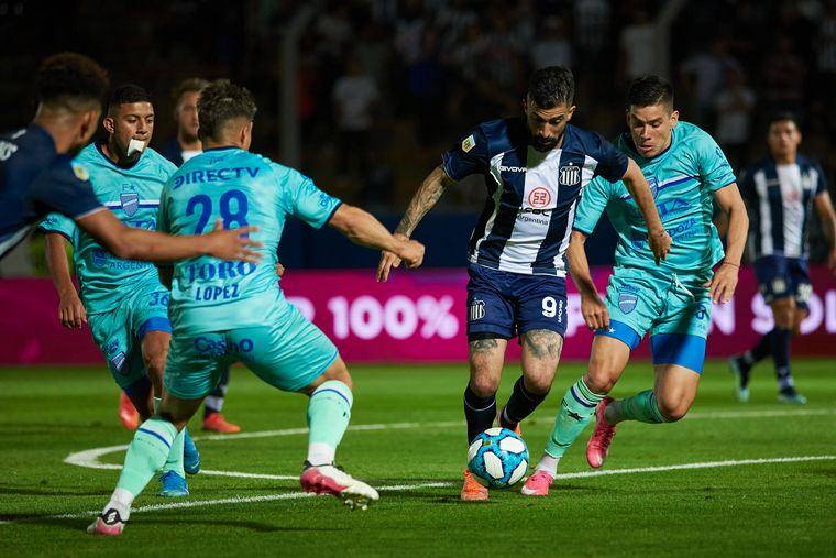 Talleres y Godoy Cruz, intenso duelo en San Luis.