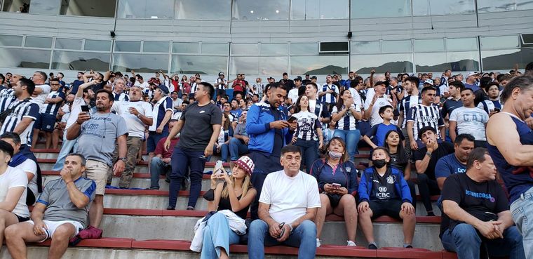 Los hinchas de Talleres coparon su lugar en el Juan Gilberto Funes.
