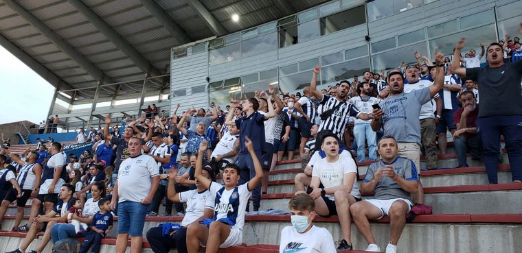 Los hinchas de Talleres coparon su lugar en el Juan Gilberto Funes.