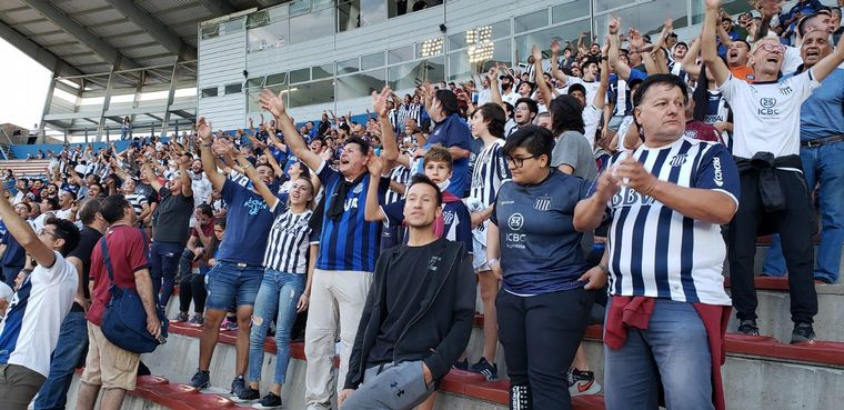 Los hinchas de Talleres coparon su lugar en el Juan Gilberto Funes.
