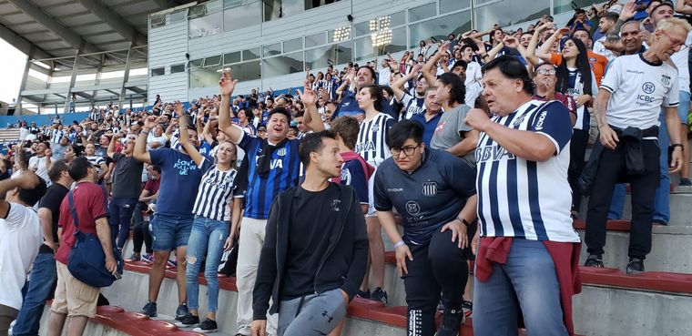 Los hinchas de Talleres coparon su lugar en el Juan Gilberto Funes.