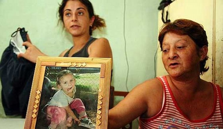 Tras el crimen, la abuela y una tía de Ariana reclamaron justicia.