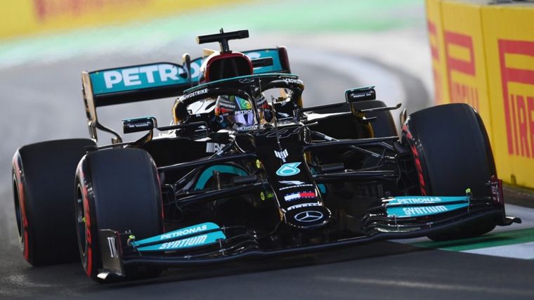 Hamilton arrancó al frente, está usando el mismo motor de Brasil