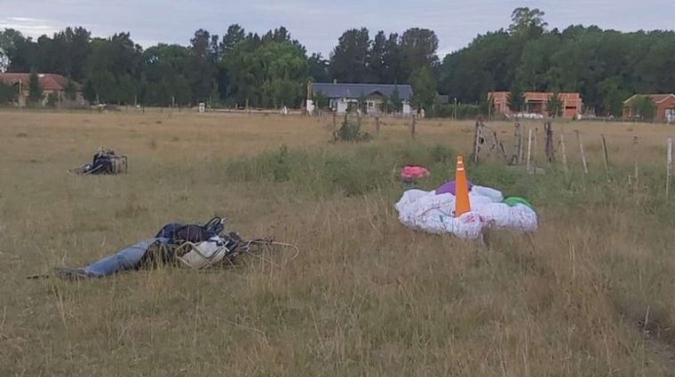 Tragedia en La Plata: un muerto en un choque de parapentes (Foto: 0221).